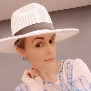 Meet your Seller (and blogger and IG influencer)